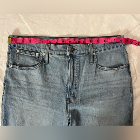 Madewell The Perfect Vintage Straight Jean in Reinhart Wash - Picture 11 of 14